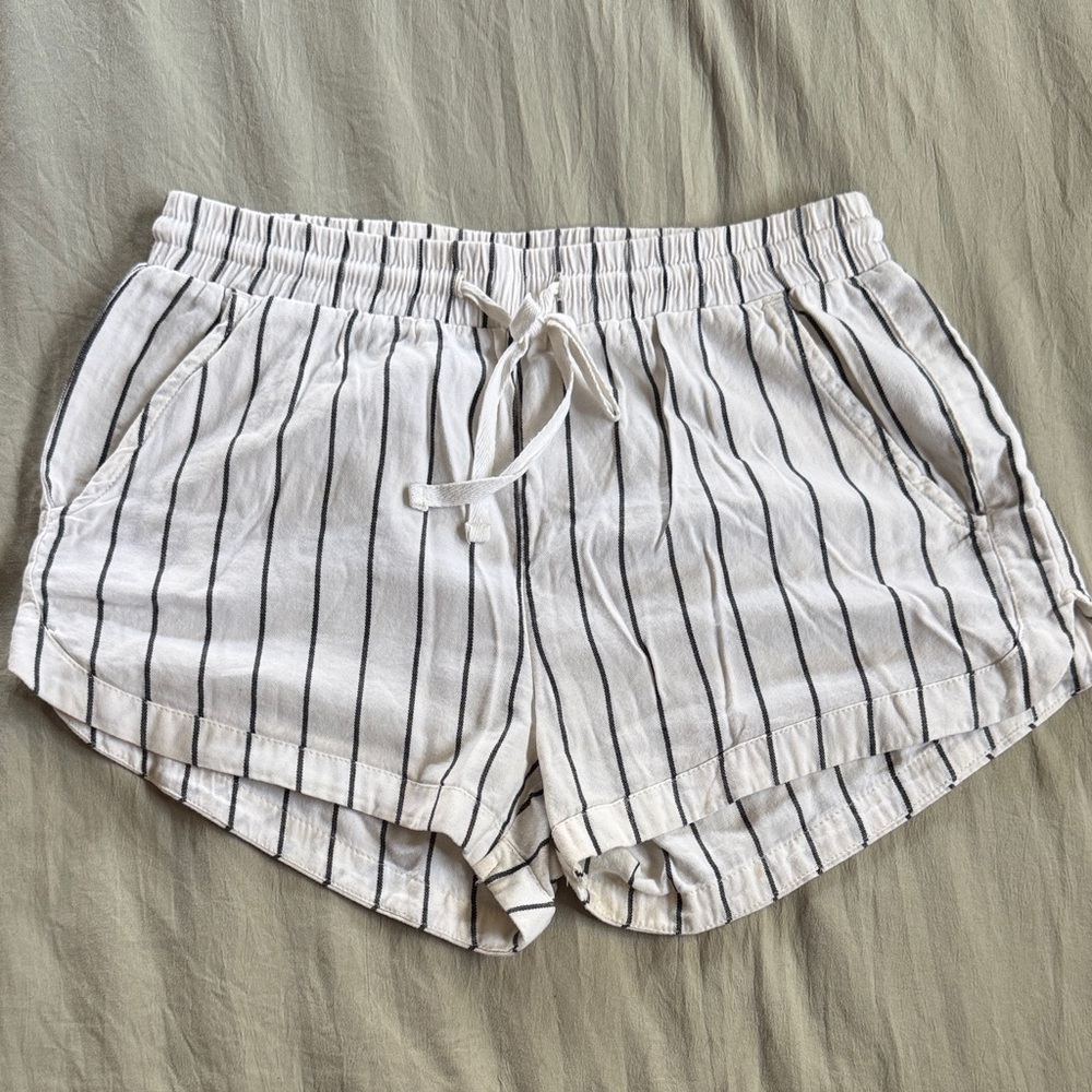 Billabong Road Trippin’ White Striped Cotton Shorts Size Small